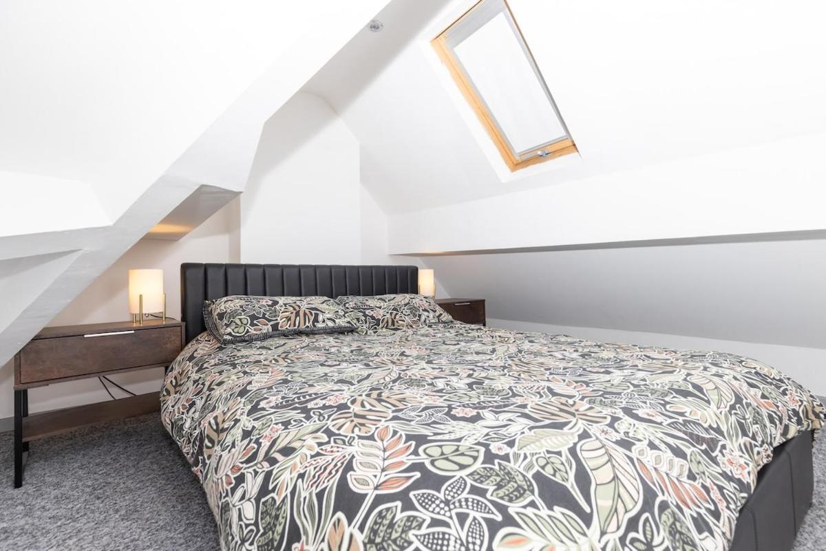 Very Spacious 2 Bath Free Parking *