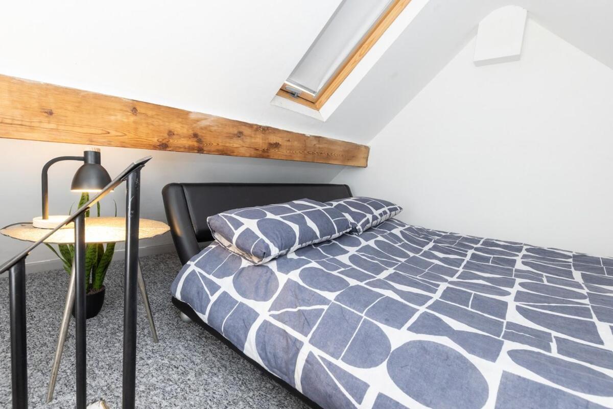 Very Spacious 2 Bath Free Parking Holiday home