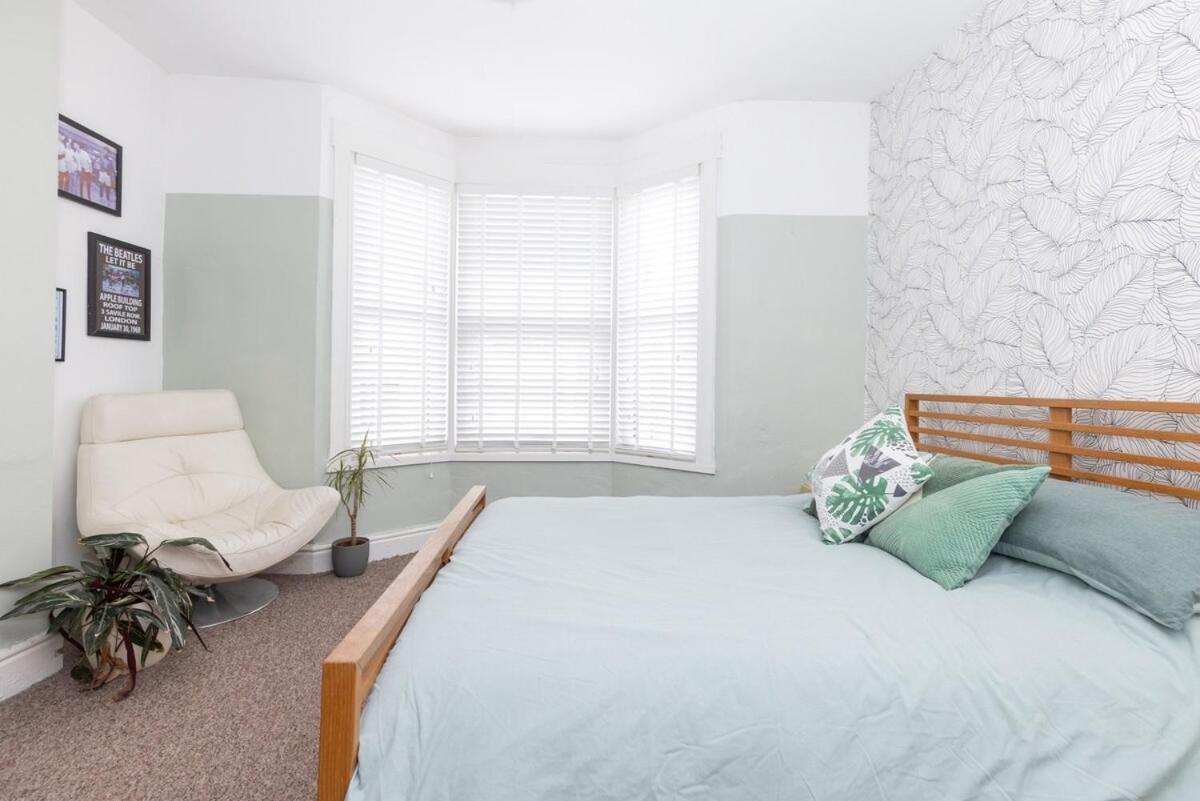 Very Spacious 2 Bath Free Parking