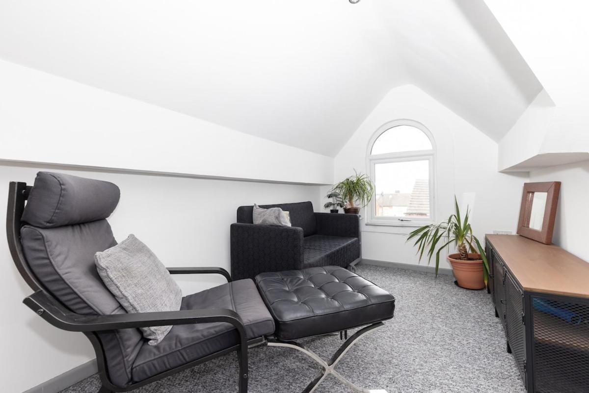 Very Spacious 2 Bath Free Parking Holiday home