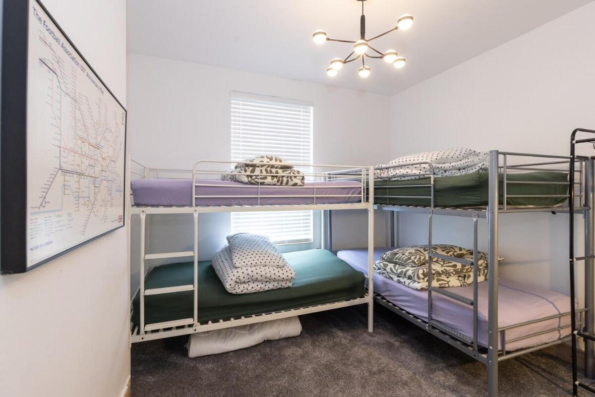Very Spacious 2 Bath Free Parking Holiday home Liverpool